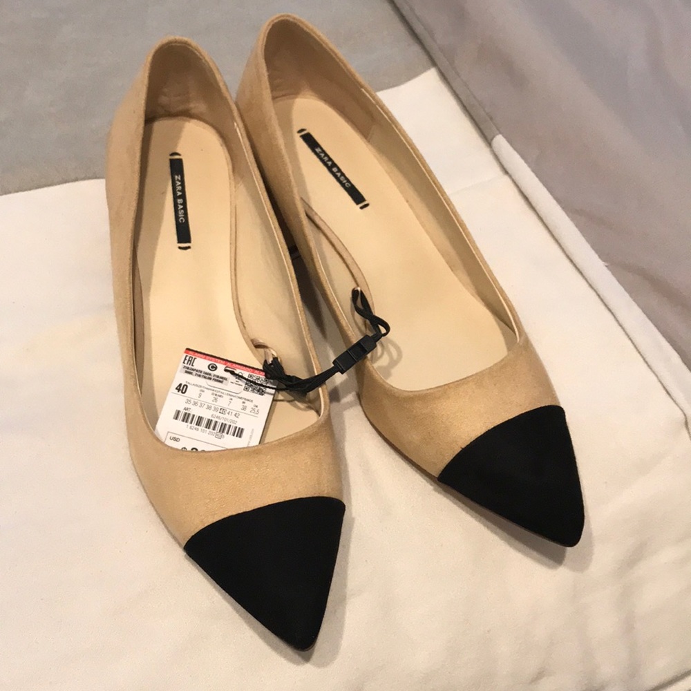 Authentic Pointed Mid- Heel Pumps Size 9
